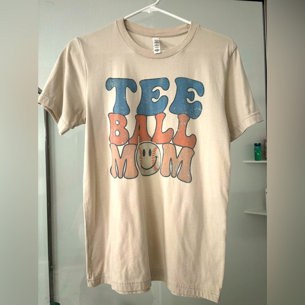 Tee Ball Mom T-shirt sz M